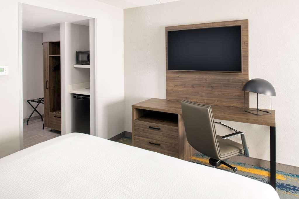 La Quinta Inn & Suites By Wyndham Spokane Downtown Room photo