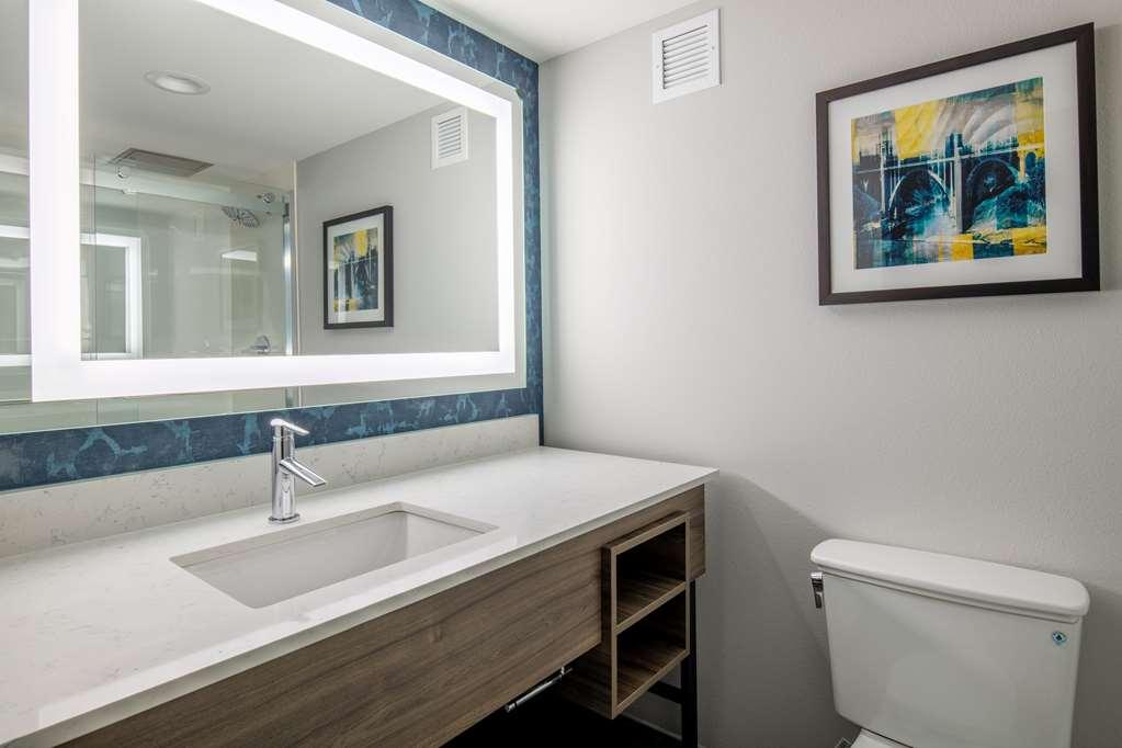 La Quinta Inn & Suites By Wyndham Spokane Downtown Room photo