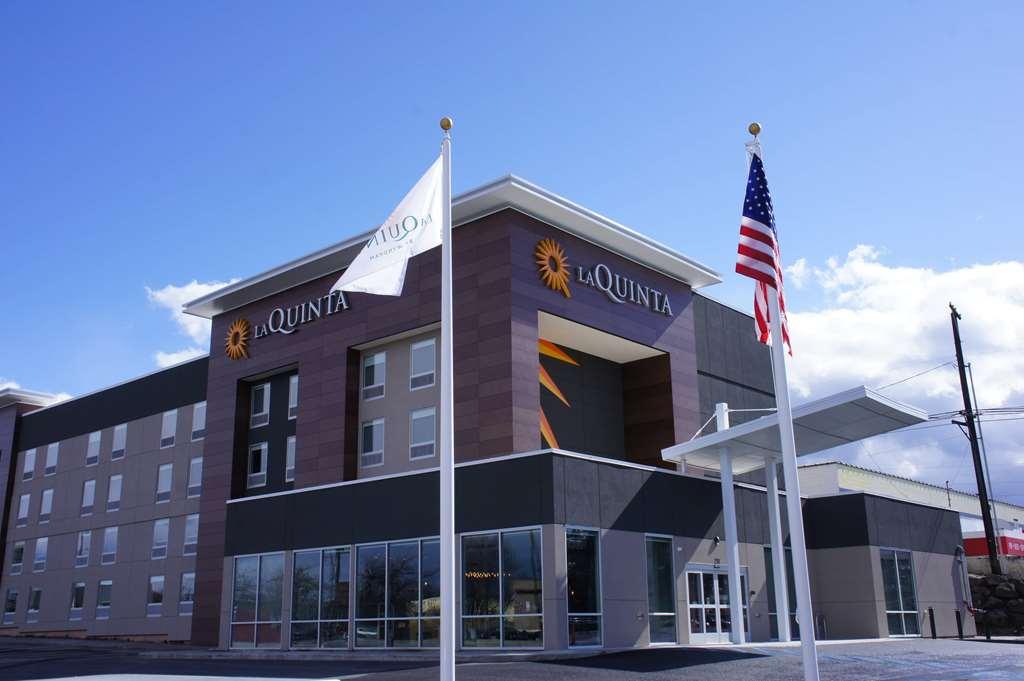 La Quinta Inn & Suites By Wyndham Spokane Downtown Exterior photo