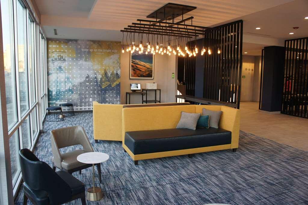 La Quinta Inn & Suites By Wyndham Spokane Downtown Interior photo