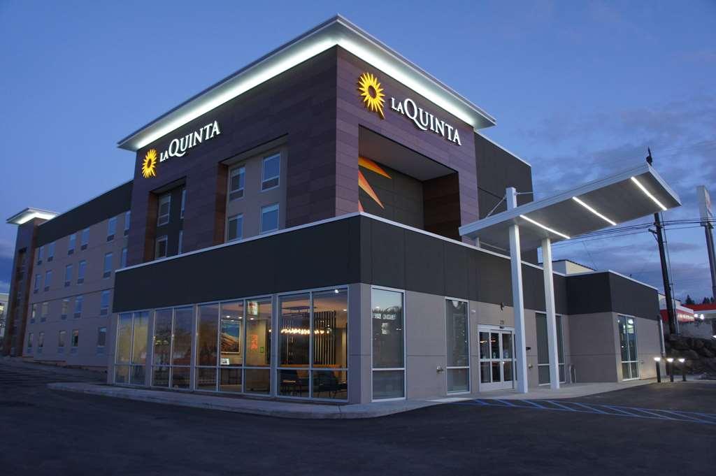 La Quinta Inn & Suites By Wyndham Spokane Downtown Exterior photo