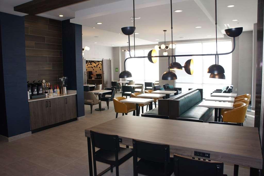 La Quinta Inn & Suites By Wyndham Spokane Downtown Interior photo